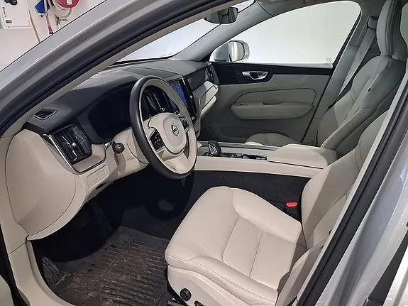 Volvo Xc60 2023 photo 2