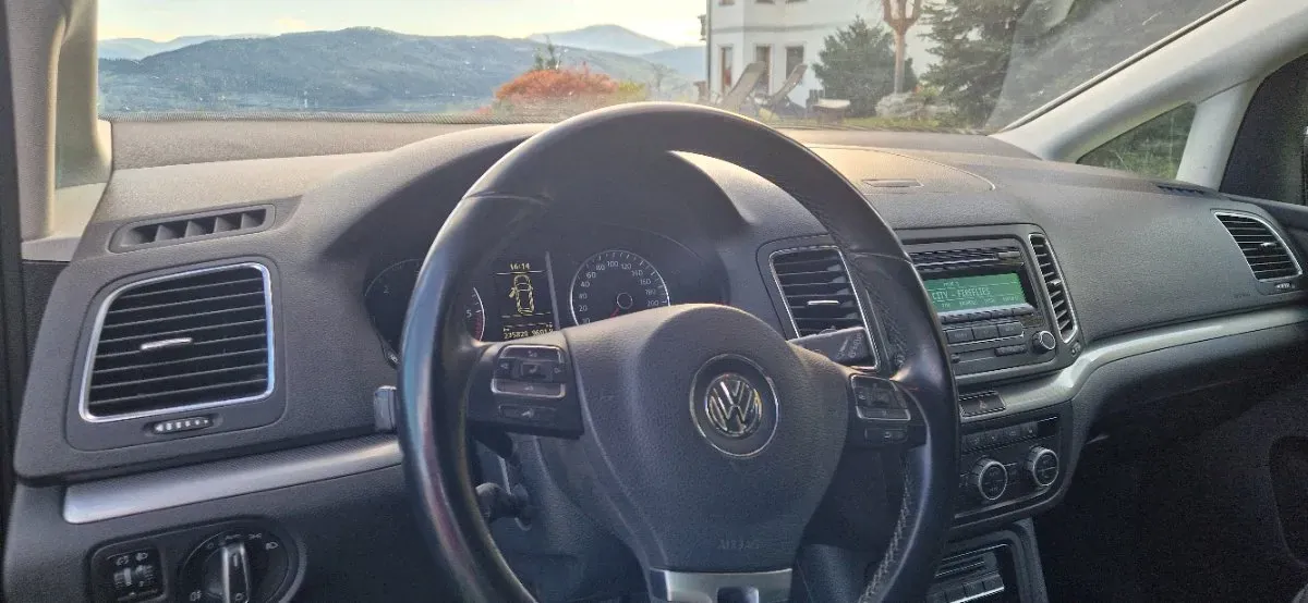 Volkswagen Sharan 2012 photo 3