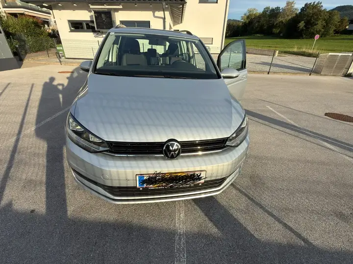 Volkswagen Touran 2021 photo 2