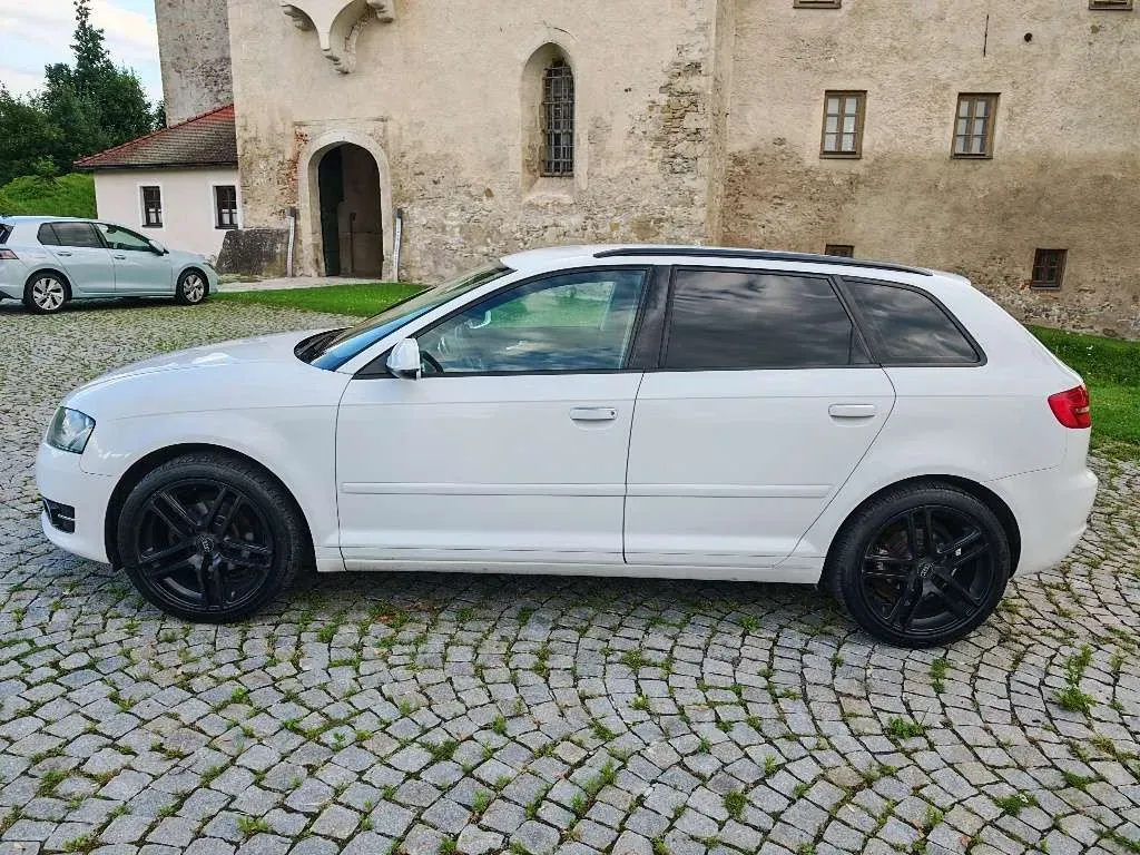 Audi A3 2011 photo 2