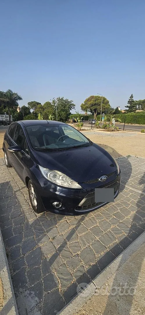 Ford Fiesta 2011 photo 2