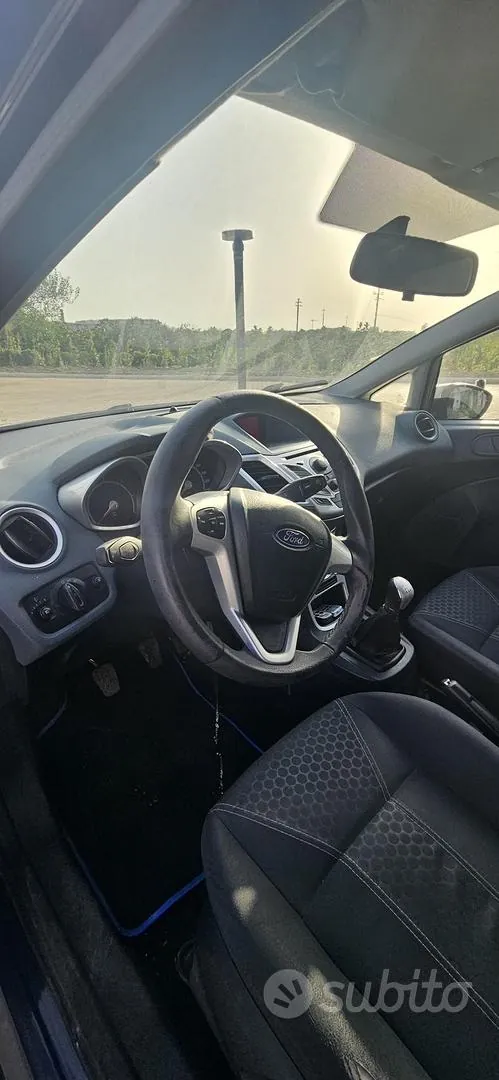 Ford Fiesta 2011 photo 3