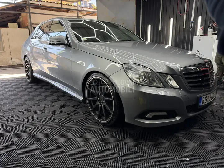 Mercedes-Benz E 200 2009 photo 4