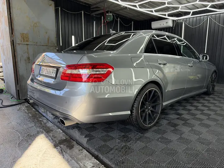 Mercedes-Benz E 200 2009 photo 3