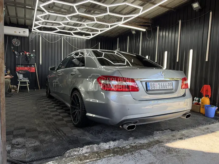 Mercedes-Benz E 200 2009 photo 2