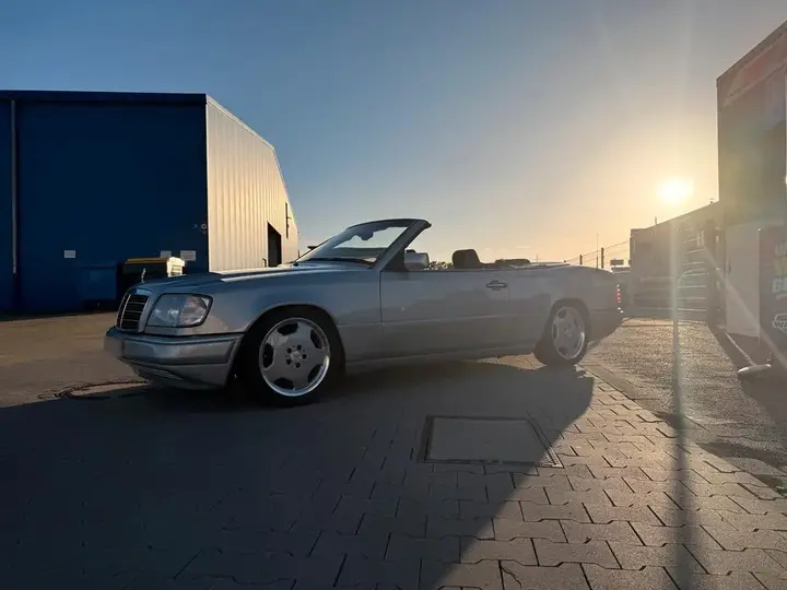 Mercedes-Benz A124 Cabrio