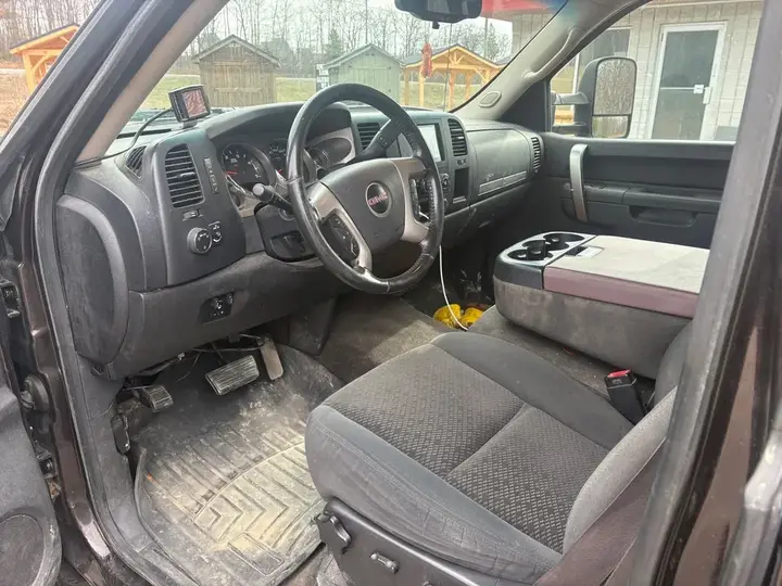GMC Sierra 2500Hd 2012 photo 4