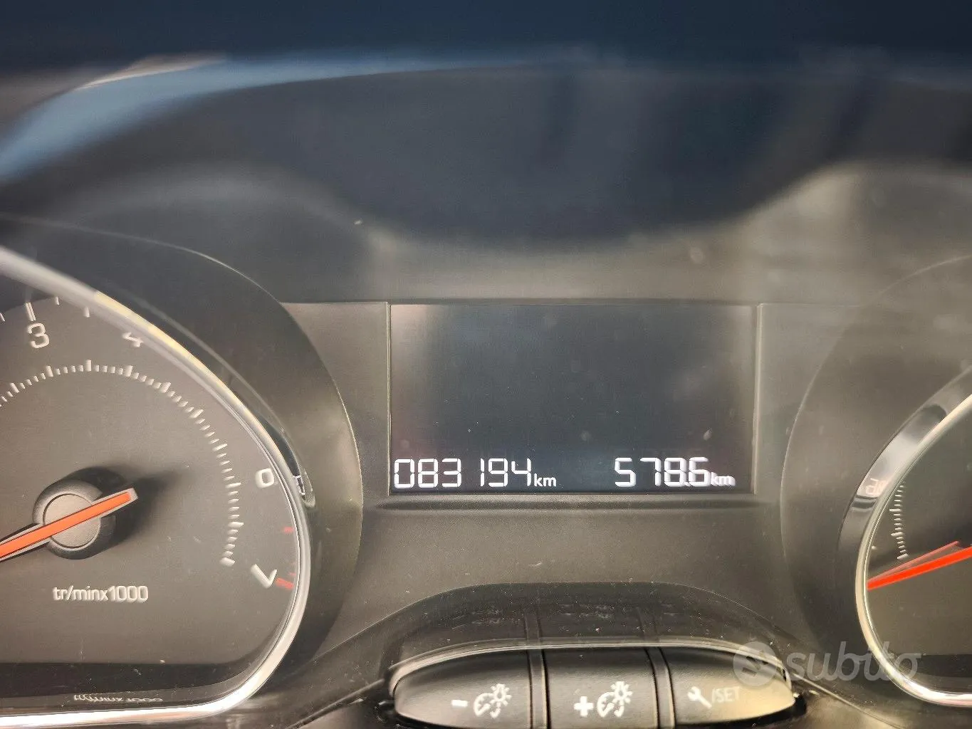 Peugeot 208 2014 photo 3