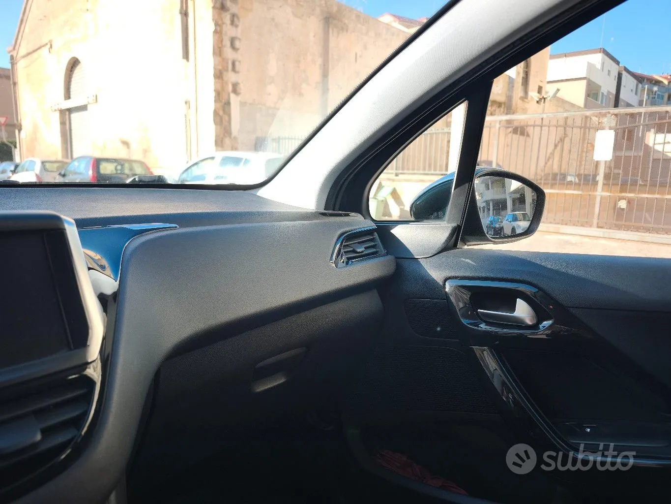 Peugeot 208 2014 photo 5