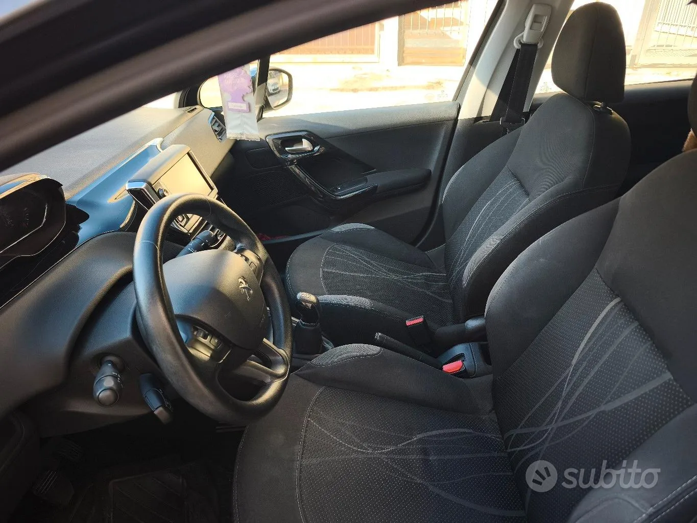 Peugeot 208 2014 photo 4