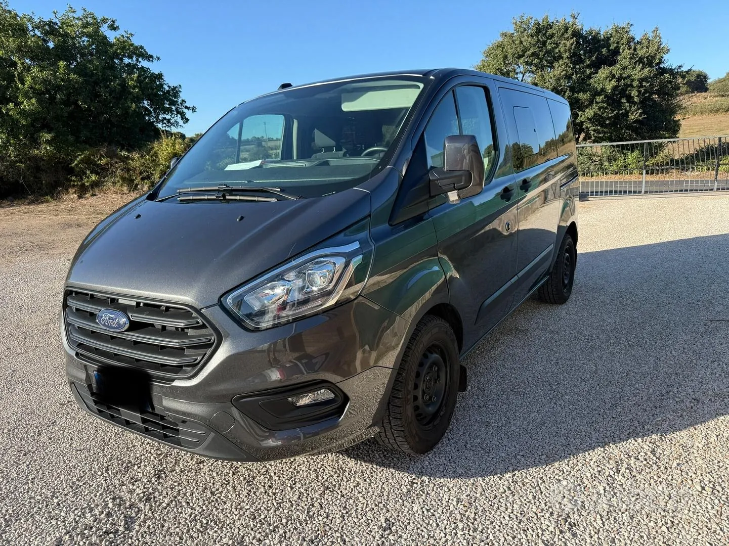 Ford Tourneo Custom 2023 photo 2