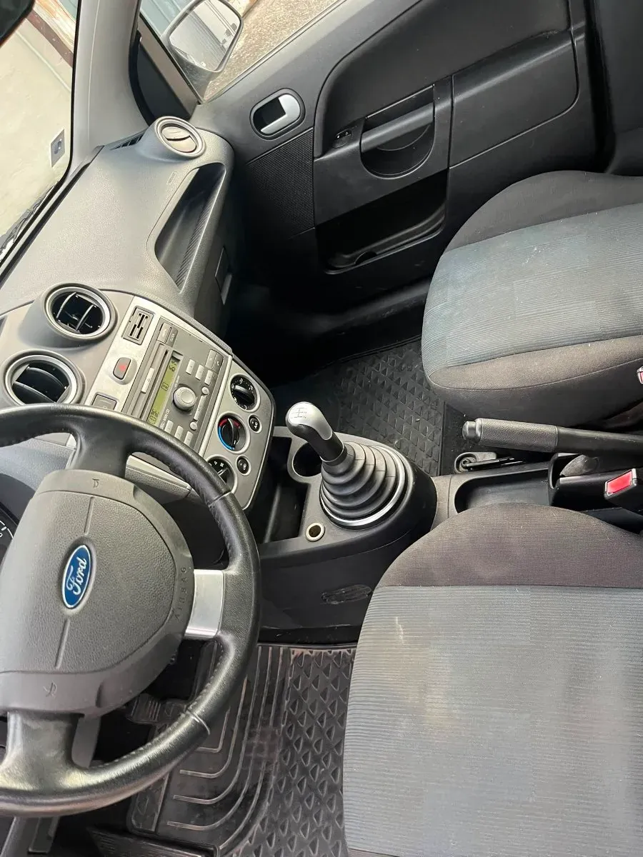Ford Fiesta 2007 photo 2