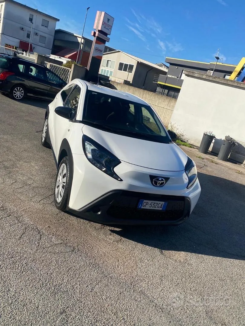 Toyota Yaris 2023 photo 2
