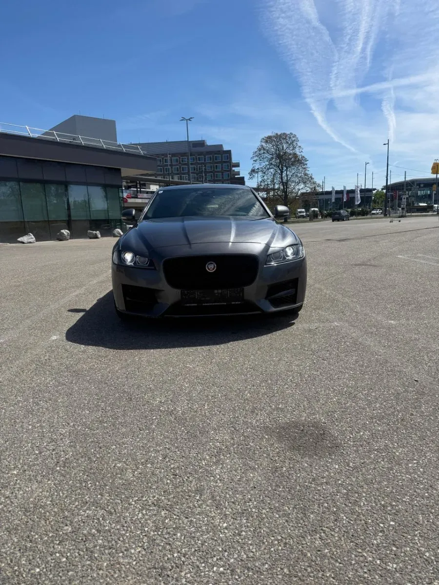 Jaguar Xf 2016 photo 2