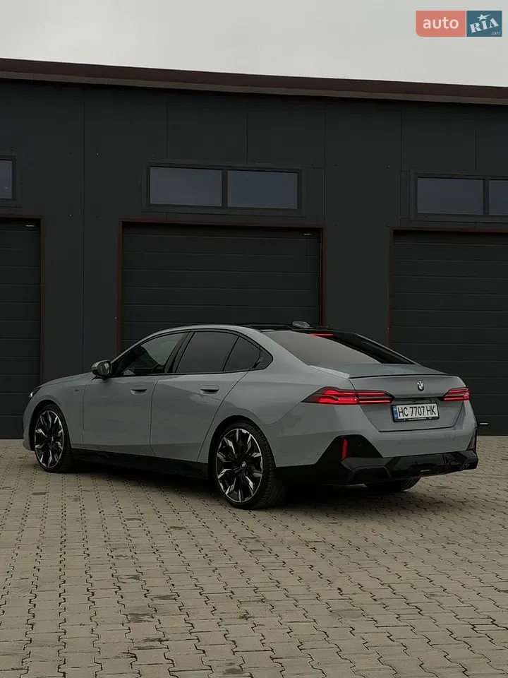 BMW 5 Series 2025 photo 2