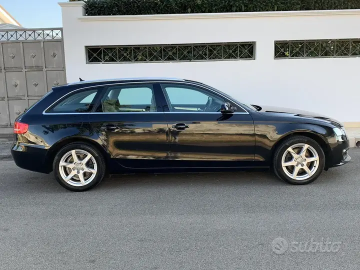Audi A4 2010 photo 3