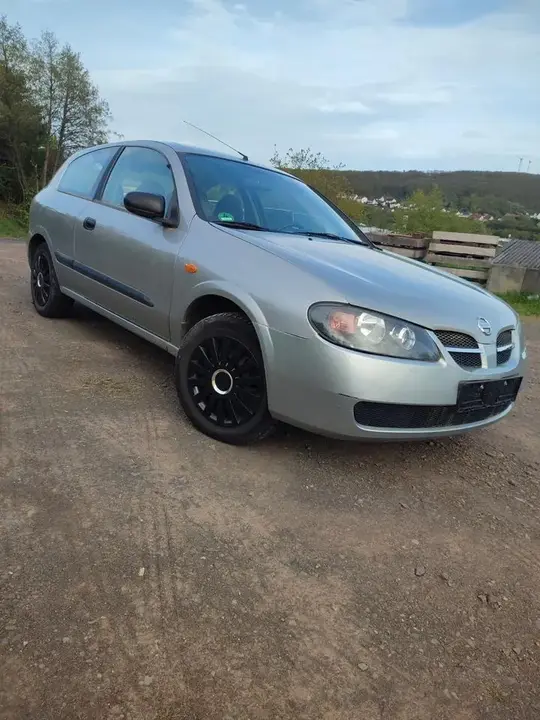 Nissan Almera