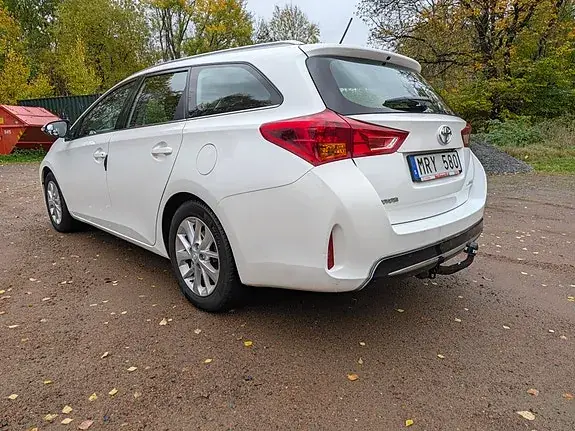 Toyota Auris 2013 photo 3