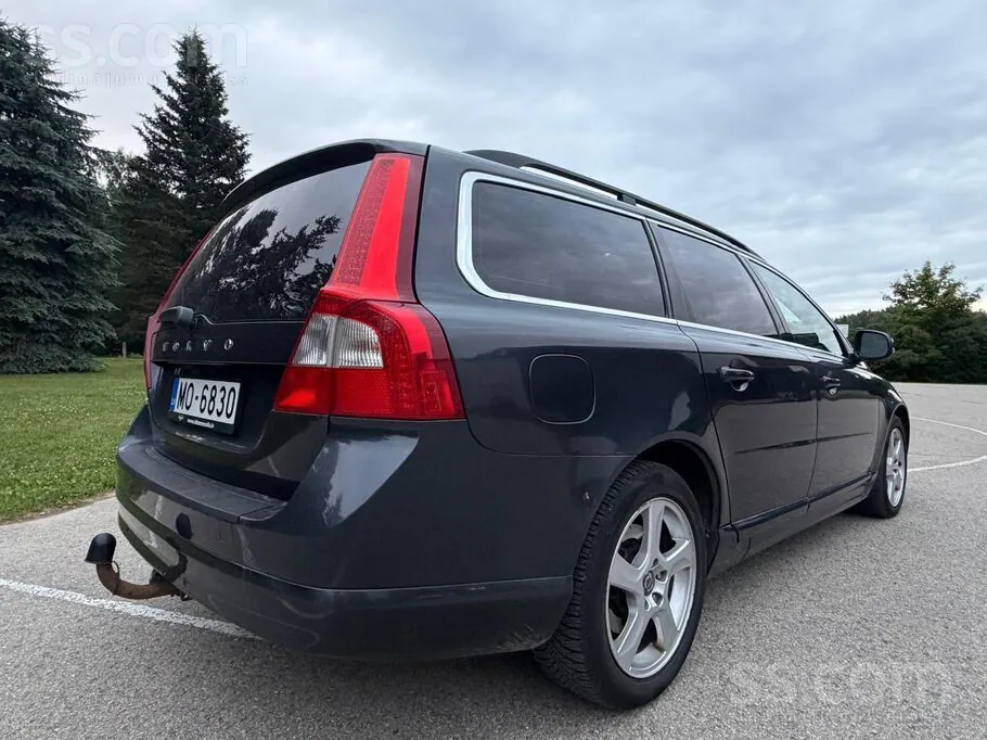 Volvo V70 2012 photo 2