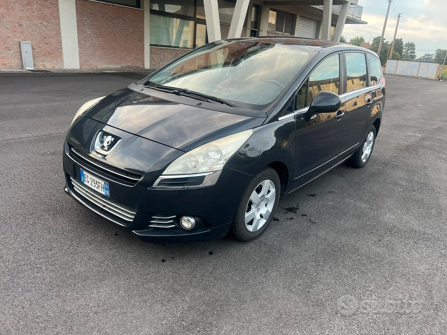 Peugeot 5008 2010 photo 2