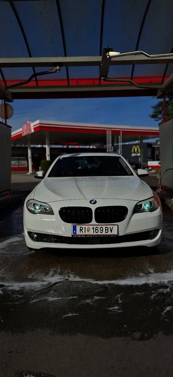BMW 5 Series 2011 photo 3