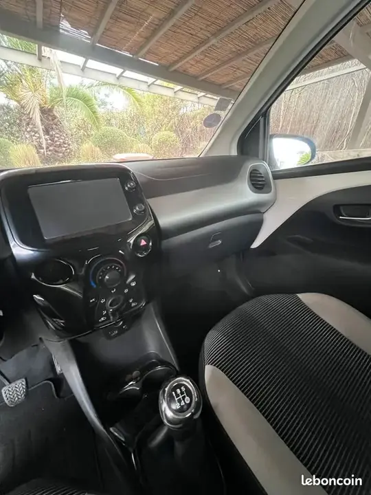 Peugeot 108 2015 photo 2