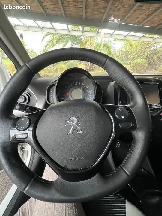 Peugeot 108 2015 photo 3