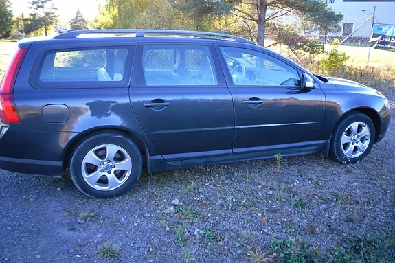 Volvo V70 2009 photo 2