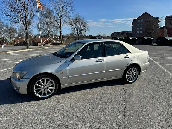 Lexus Is200