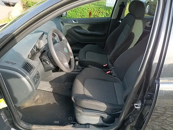 Skoda Fabia 2006 photo 2
