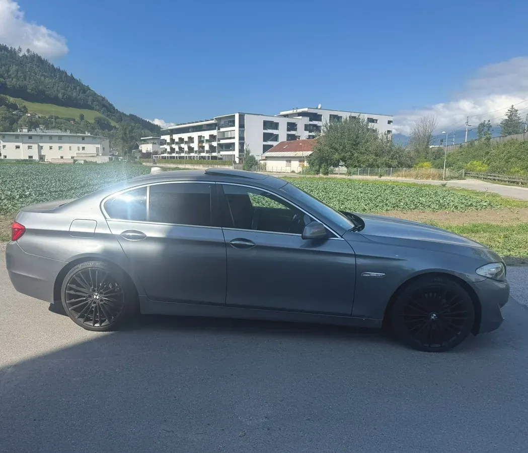 BMW 5 Series 2011 photo 3