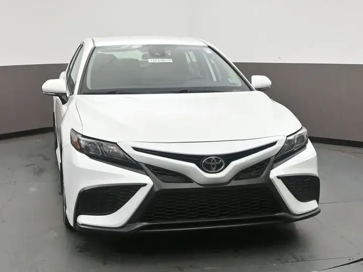 Toyota Camry 2021 photo 2