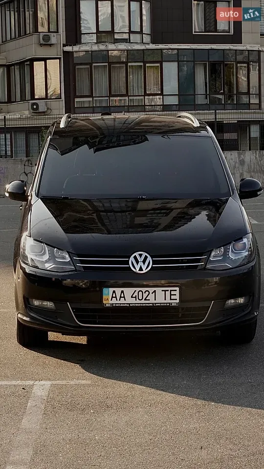 Volkswagen Sharan 2012 photo 2