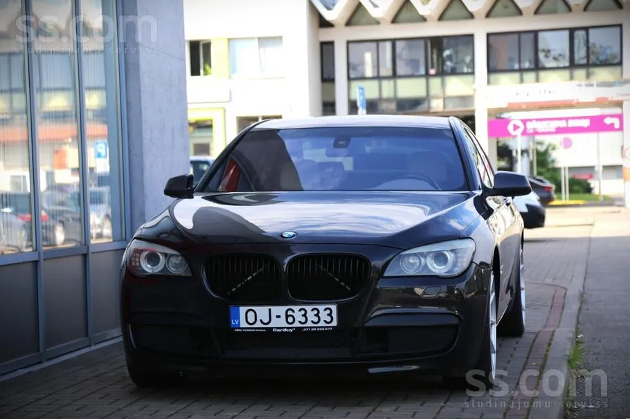 BMW 740