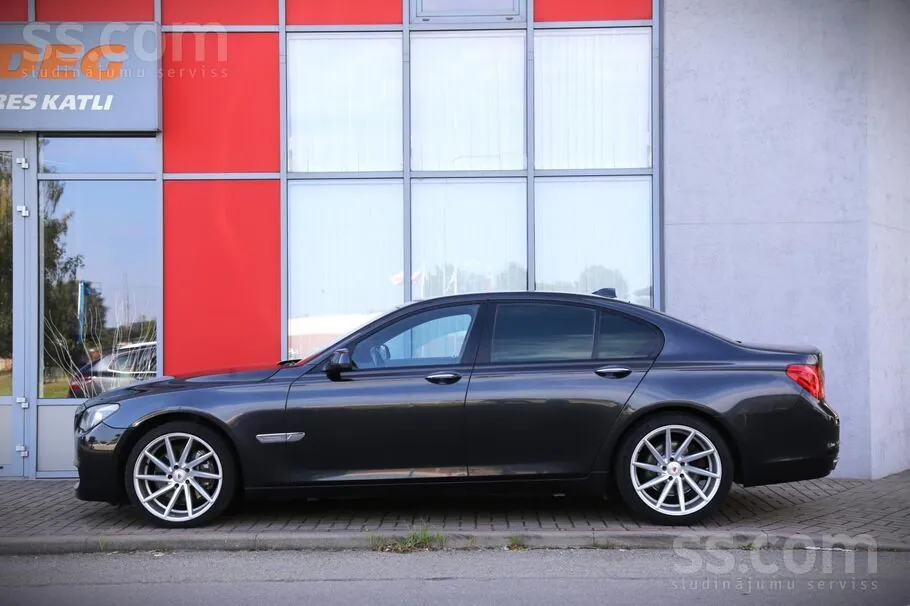 BMW 740 2010 photo 2