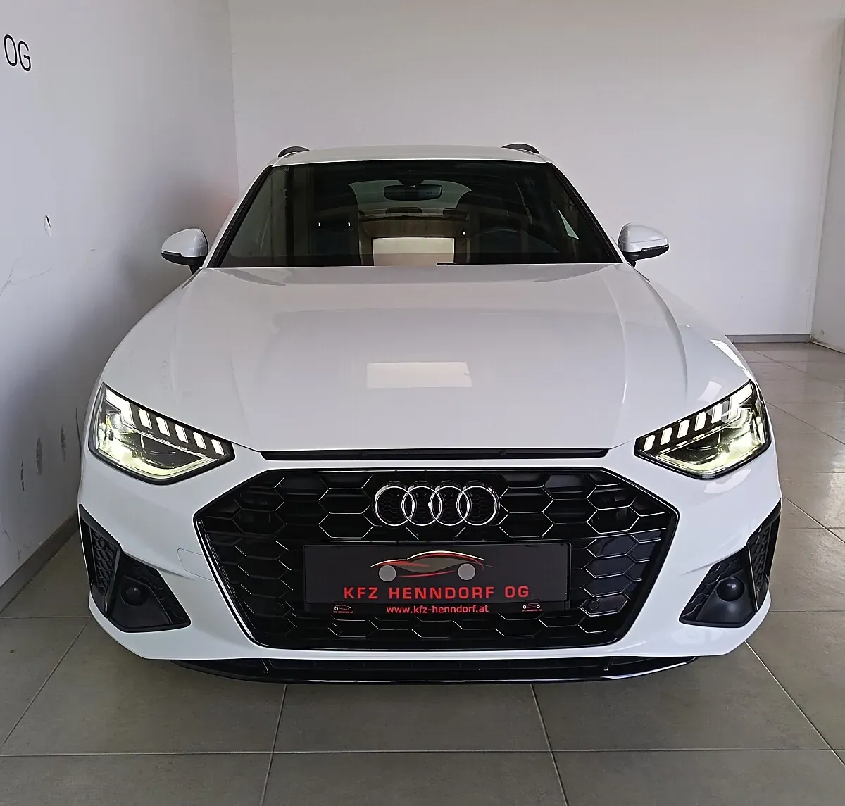Audi A4 2022 photo 2