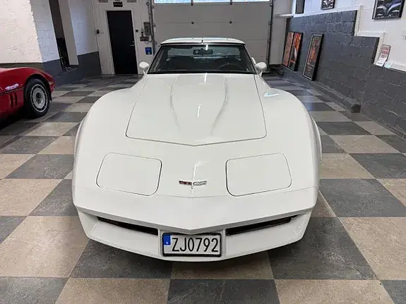 Chevrolet Corvette 1981 photo 4