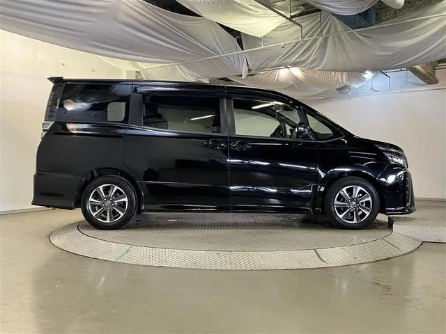 Toyota Voxzie 2017 photo 5