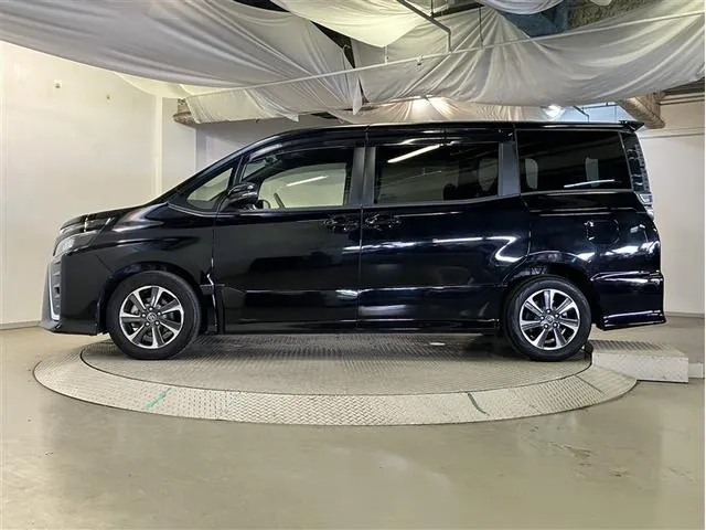 Toyota Voxzie 2017 photo 4