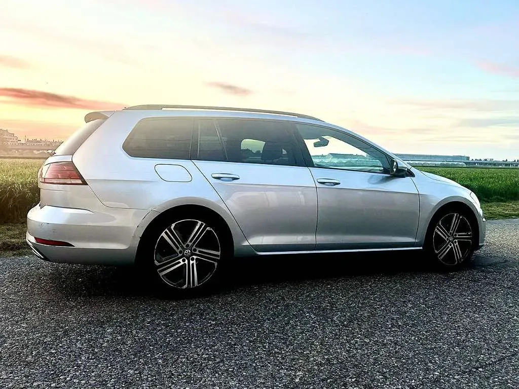 Volkswagen Golf 2019 photo 2
