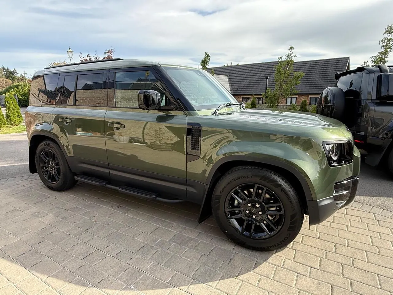 Land Rover Defender 110