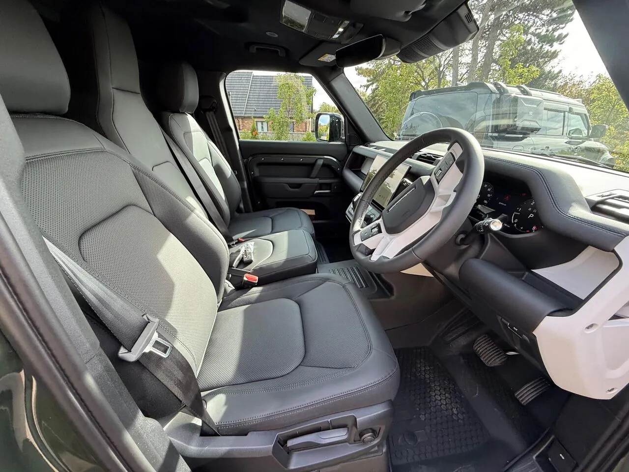 Land Rover Defender 110 2026 photo 5