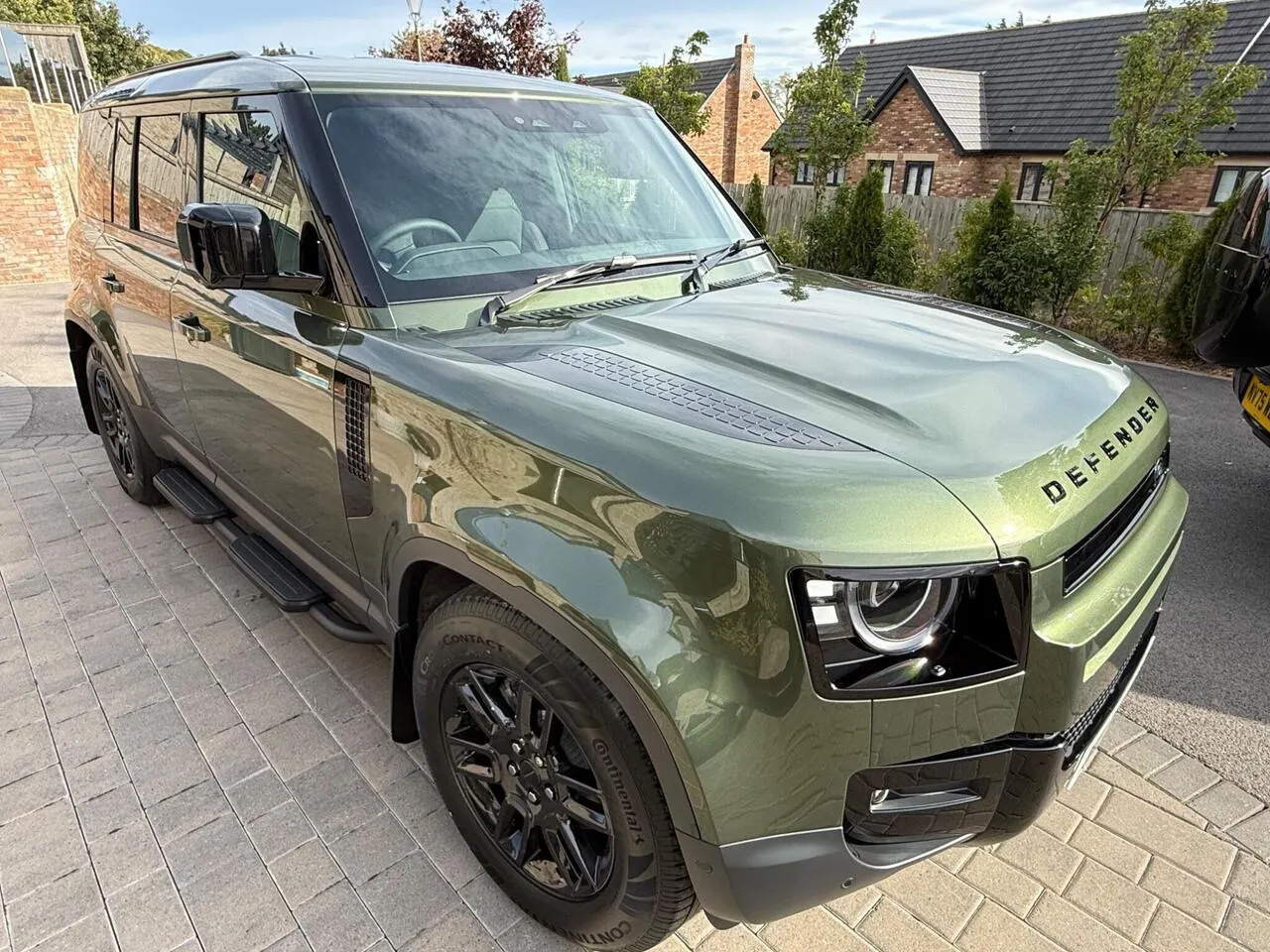 Land Rover Defender 110 2026 photo 2