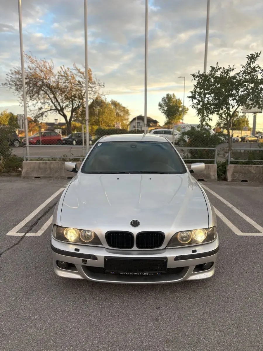 BMW 5 Series 2003 photo 2