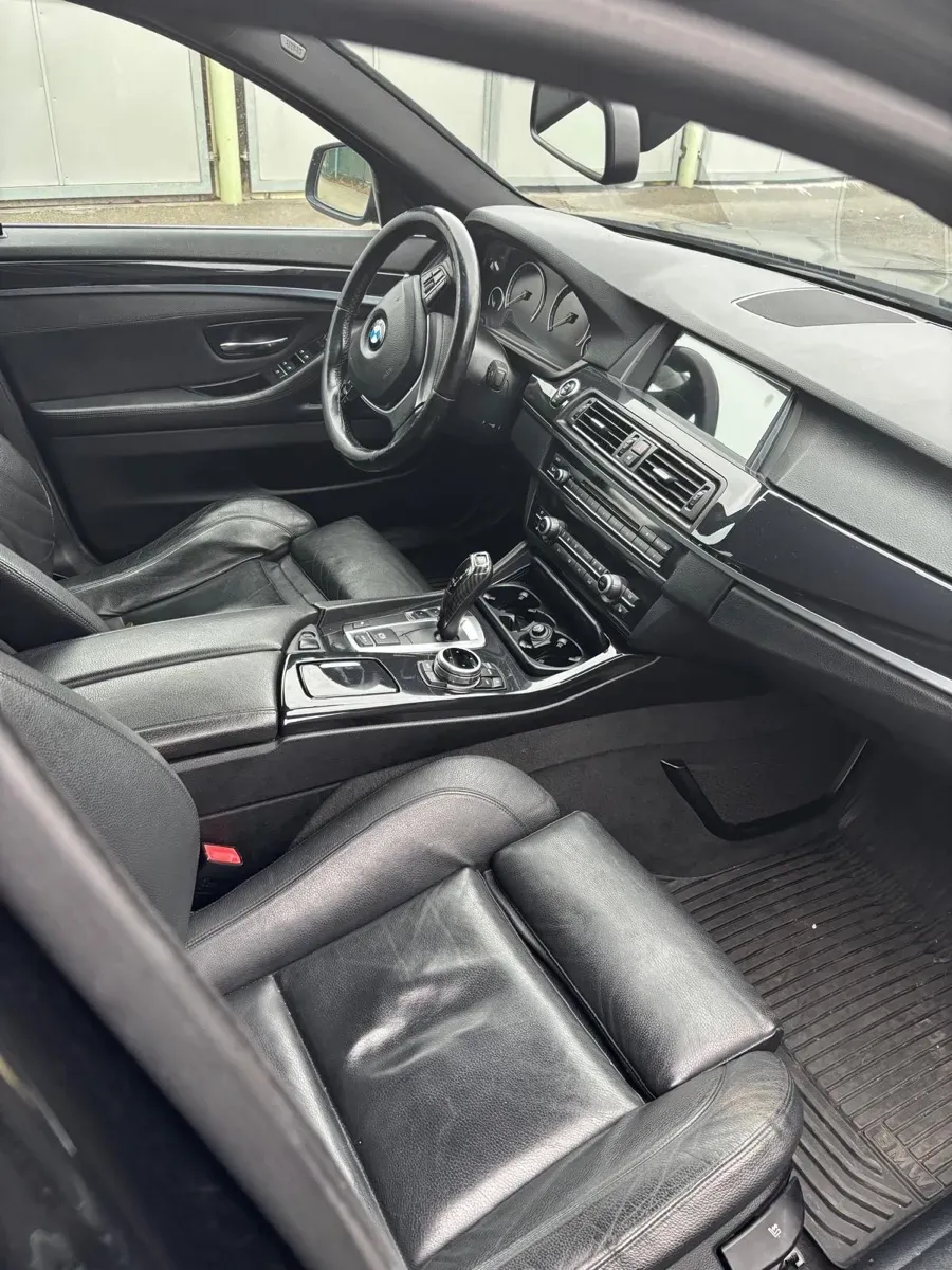 BMW 5 Series 2012 photo 2