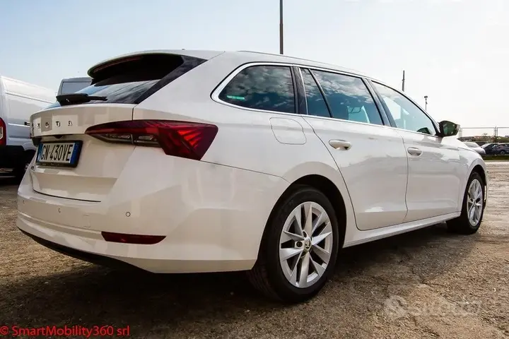 Skoda Octavia 2023 photo 2