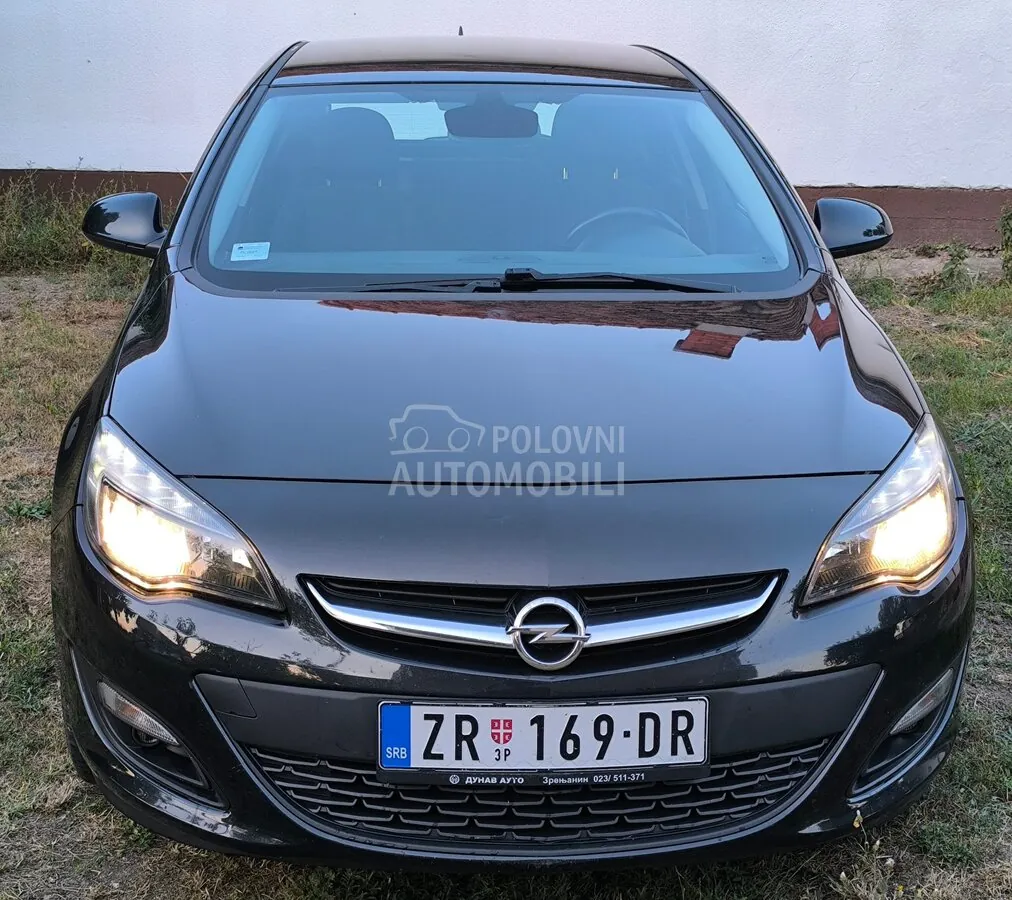 Opel Astra J 2015 photo 2