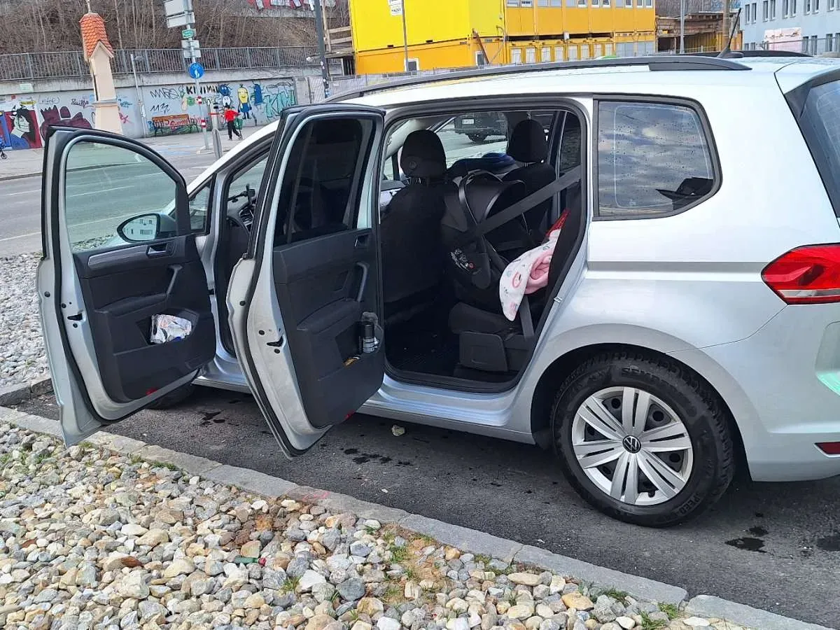 Volkswagen Touran 2021 photo 2