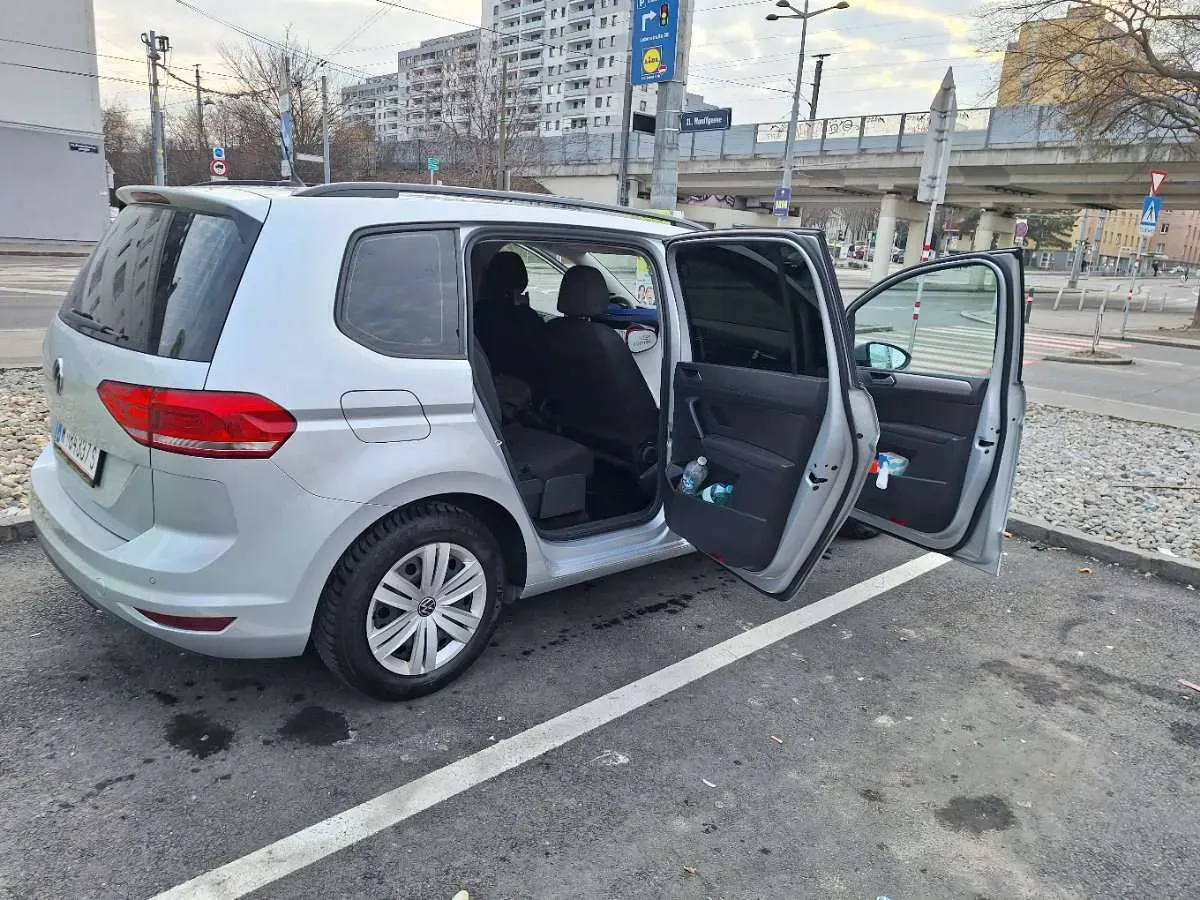 Volkswagen Touran 2021 photo 3