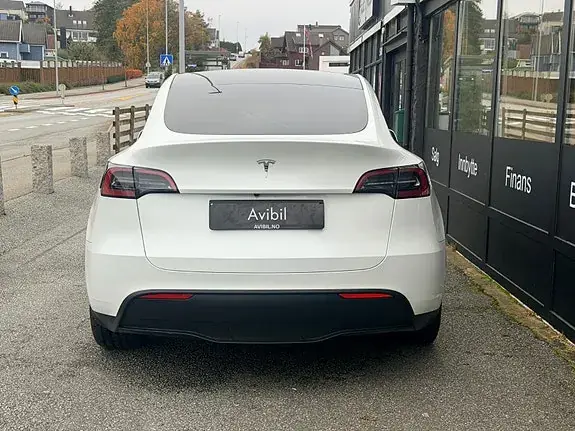 Tesla Model Y 2024 photo 4